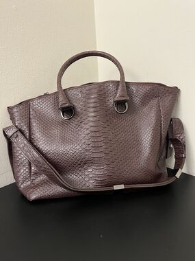 Plum Textured Faux-Snake Tote Bag with Strap